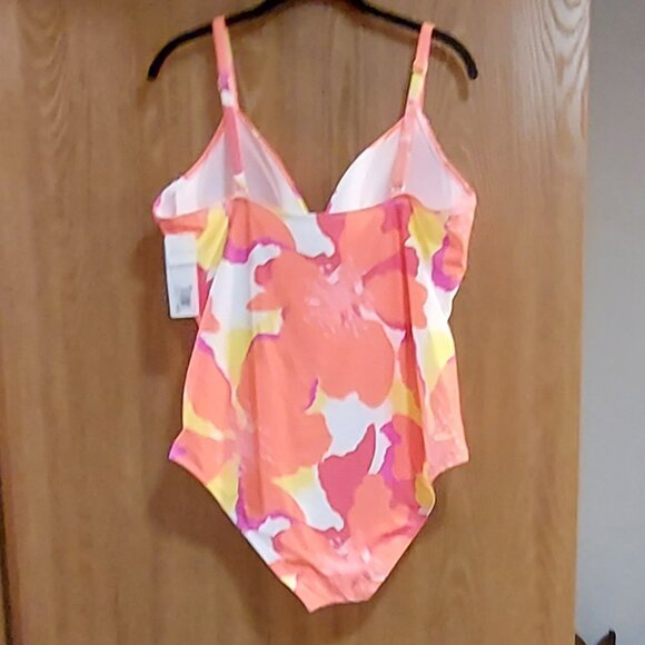 Freshwater Swimsuit - Picture 5 of 5